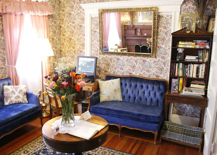 The Coolidge Corner Guest House: A Brookline Bed And Breakfast